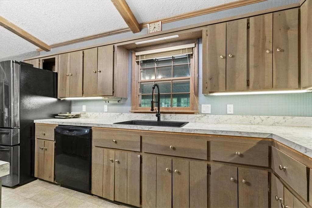 3 bedroom, 2 bathroom, 2,606 sq ft single family residence under contract at 130 Versallies Drive, Calhoun, GA 30701 — photo 8