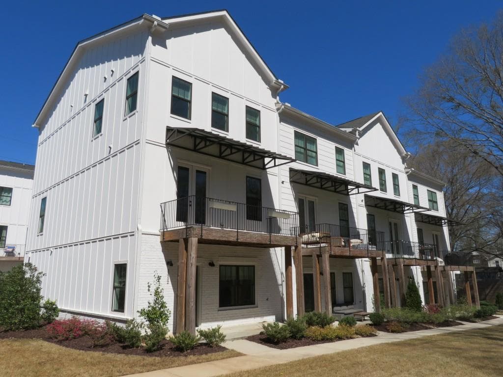 3 bedroom, 4 bathroom, 2,332 sq ft townhouse for sale at 2452 Sycamore Road, Atlanta, GA 30318 — photo 1 of 33