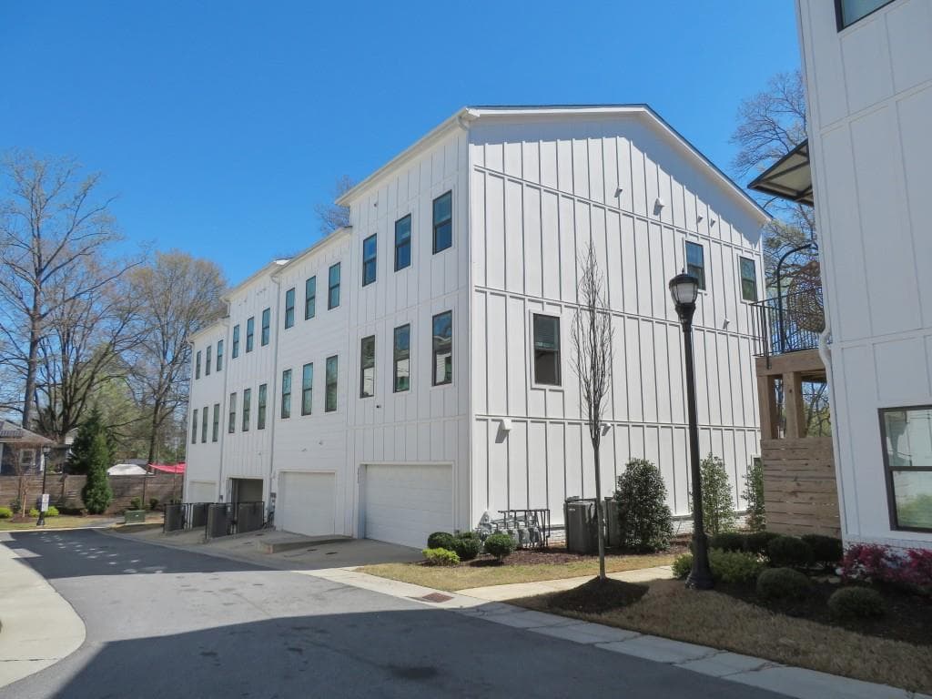 3 bedroom, 4 bathroom, 2,332 sq ft townhouse for sale at 2452 Sycamore Road, Atlanta, GA 30318 — photo 3