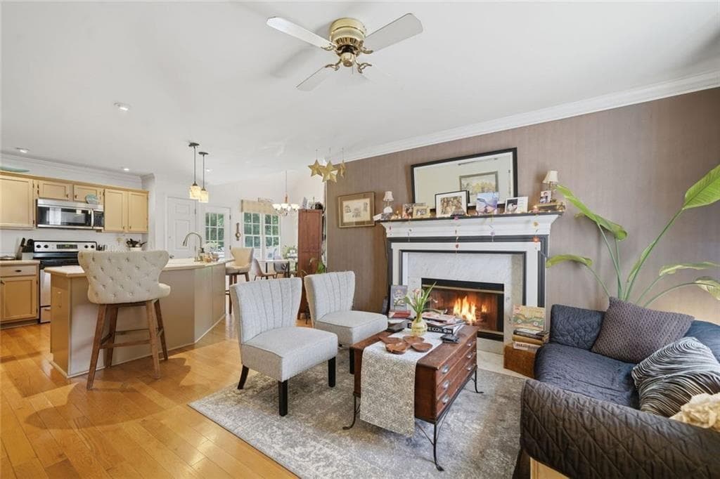 5 bedroom, 4 bathroom, 3,093 sq ft single family residence under contract at 717 Jamie Way, Woodstock, GA 30188 — photo 4