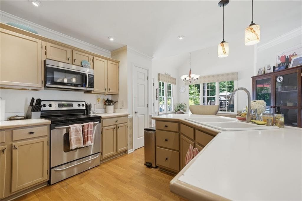 5 bedroom, 4 bathroom, 3,093 sq ft single family residence under contract at 717 Jamie Way, Woodstock, GA 30188 — photo 5