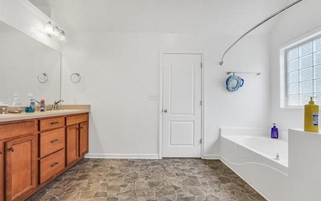5 bedroom, 3 bathroom, 2,720 sq ft single family residence for sale at 9017 Aldbury Drive, Locust Grove, GA 30248 — photo 6