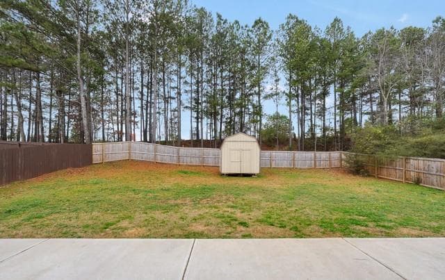 5 bedroom, 3 bathroom, 2,720 sq ft single family residence for sale at 9017 Aldbury Drive, Locust Grove, GA 30248 — photo 9