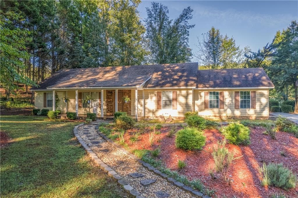 3 bedroom, 2 bathroom, 1,431 sq ft single family residence under contract at 4324 Pine Vale Road, Gainesville, GA 30507