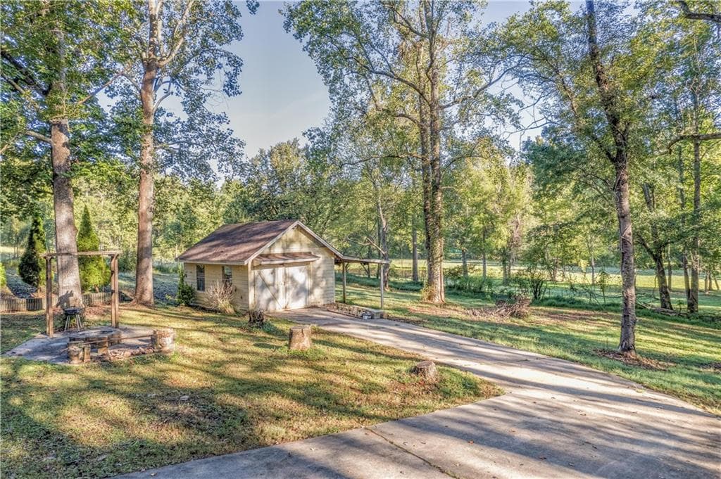 3 bedroom, 2 bathroom, 1,431 sq ft single family residence under contract at 4324 Pine Vale Road, Gainesville, GA 30507 — photo 2