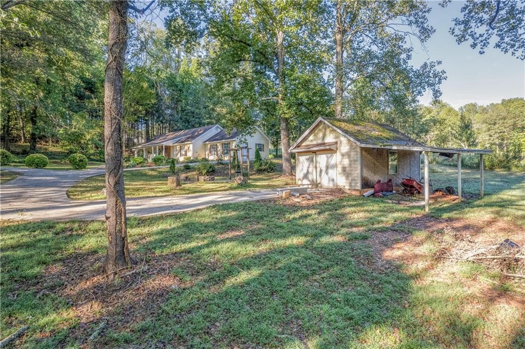 3 bedroom, 2 bathroom, 1,431 sq ft single family residence under contract at 4324 Pine Vale Road, Gainesville, GA 30507 — photo 3