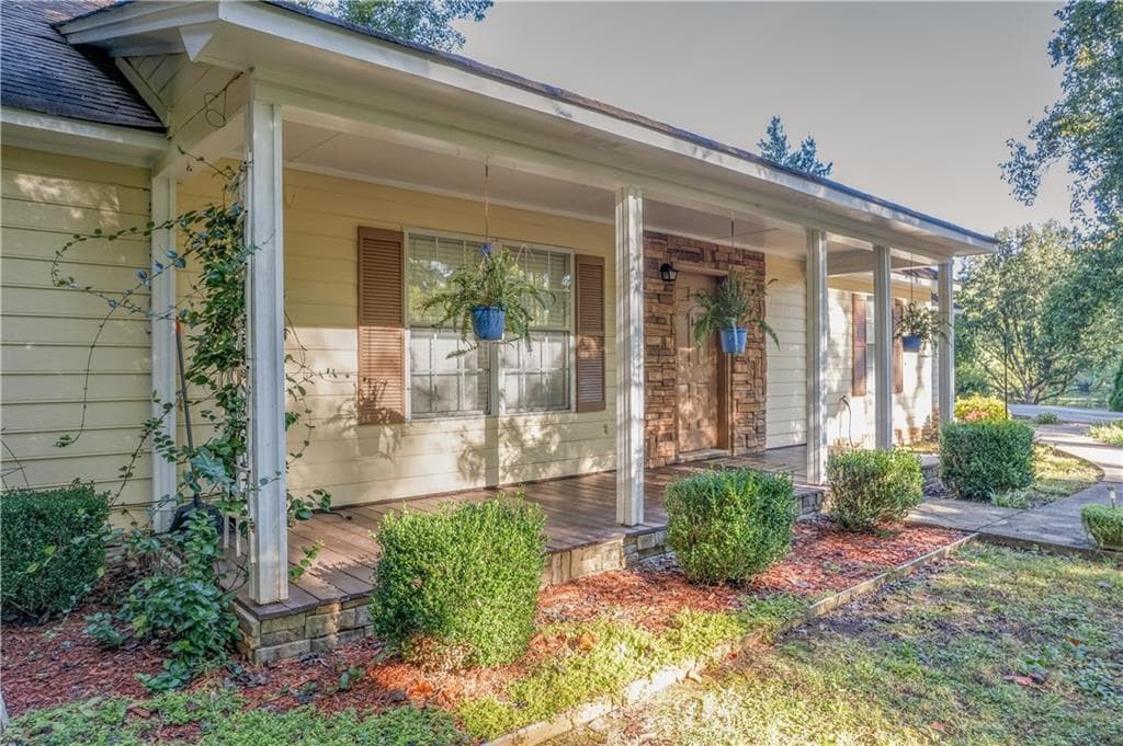 3 bedroom, 2 bathroom, 1,431 sq ft single family residence under contract at 4324 Pine Vale Road, Gainesville, GA 30507 — photo 6