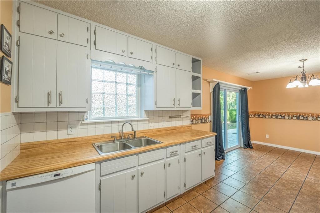3 bedroom, 2 bathroom, 1,431 sq ft single family residence under contract at 4324 Pine Vale Road, Gainesville, GA 30507 — photo 7