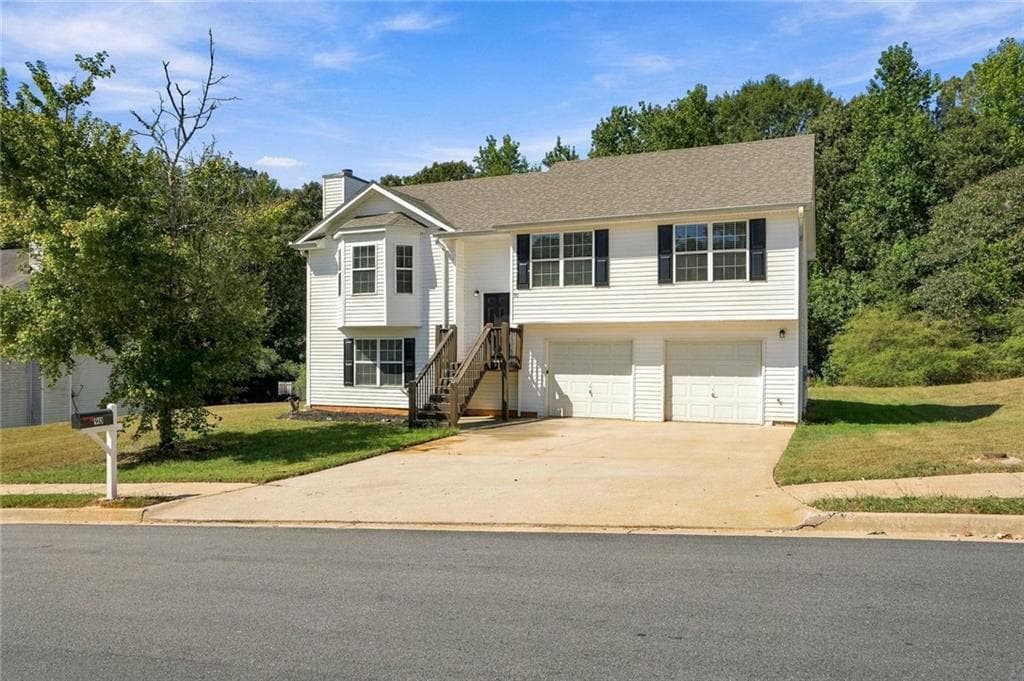 3 bedroom, 2 bathroom, 2,170 sq ft single family residence for sale at 90 Green Commons Drive, Covington, GA 30016 — photo 2