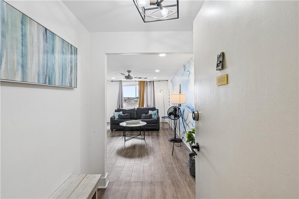 2 bedroom, 1 bathroom, 931 sq ft condominium for sale at 215 Piedmont Avenue 1007, Atlanta, GA 30308 — photo 3
