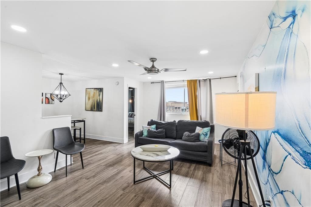 2 bedroom, 1 bathroom, 931 sq ft condominium for sale at 215 Piedmont Avenue 1007, Atlanta, GA 30308 — photo 4