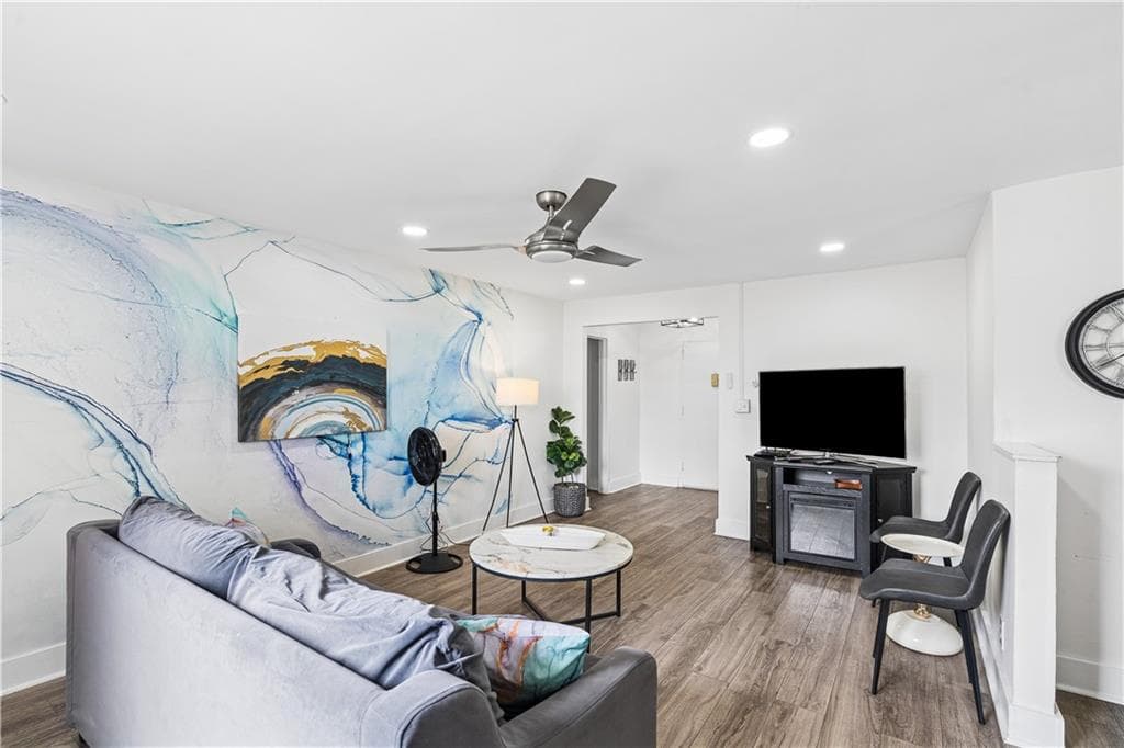2 bedroom, 1 bathroom, 931 sq ft condominium for sale at 215 Piedmont Avenue 1007, Atlanta, GA 30308 — photo 6