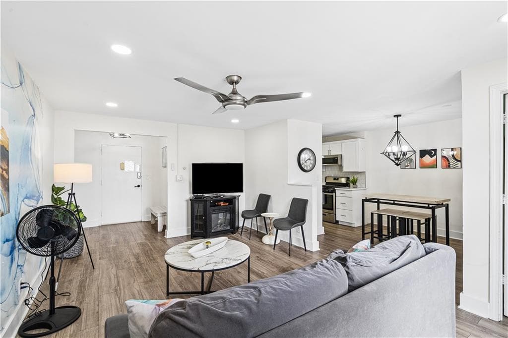 2 bedroom, 1 bathroom, 931 sq ft condominium for sale at 215 Piedmont Avenue 1007, Atlanta, GA 30308 — photo 9