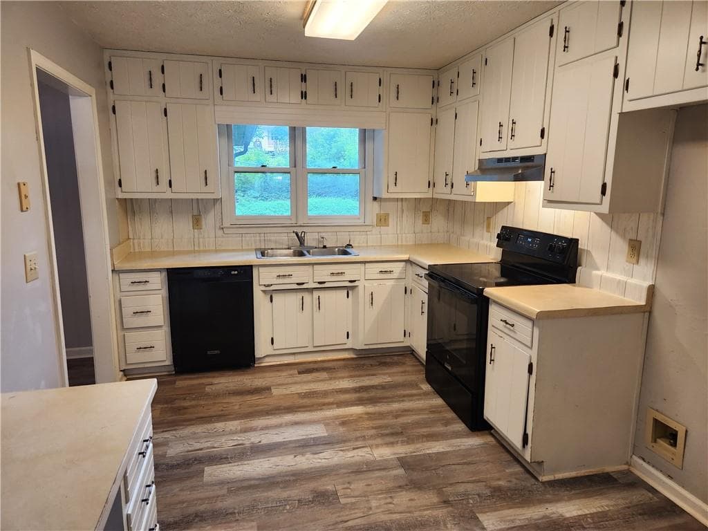 5 bedroom, 3 bathroom, 1,910 sq ft single family residence under contract at 5472 Four Winds Drive, Lilburn, GA 30047 — photo 5