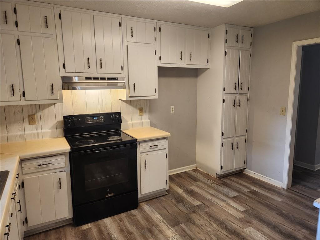 5 bedroom, 3 bathroom, 1,910 sq ft single family residence under contract at 5472 Four Winds Drive, Lilburn, GA 30047 — photo 6