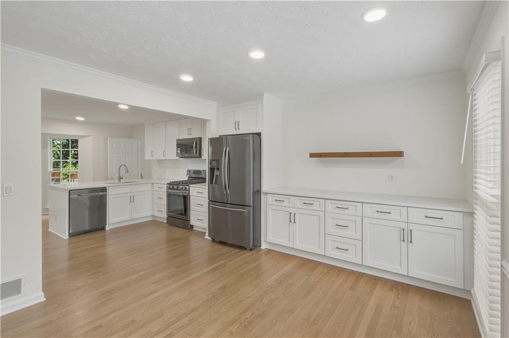 5 bedroom, 4 bathroom, 3,187 sq ft single family residence for sale at 4320 Keheley Lake Court, Marietta, GA 30066 — photo 5