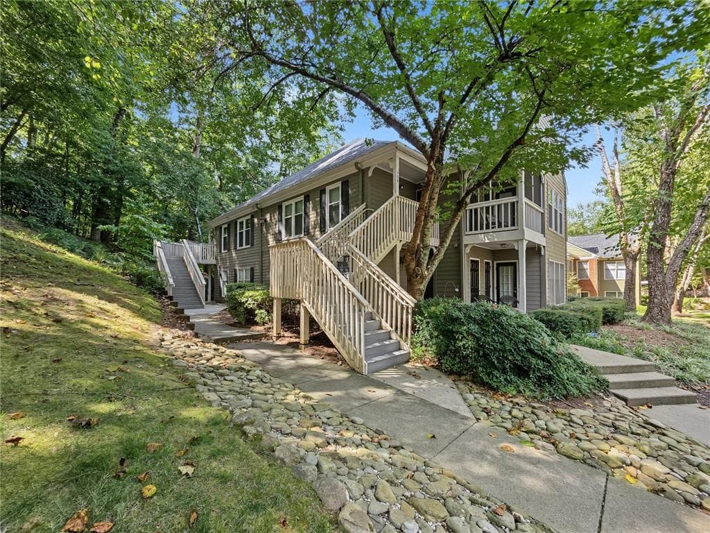 2 bedroom, 2 bathroom, 1,404 sq ft condominium for sale at 306 Bainbridge Drive, Sandy Springs, GA 30327 — photo 5