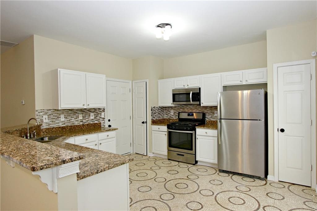 3 bedroom, 3 bathroom, 1,542 sq ft single family residence for rent at 305 Wittenridge Court, Alpharetta, GA 30022 for $2,575 a month — photo 3