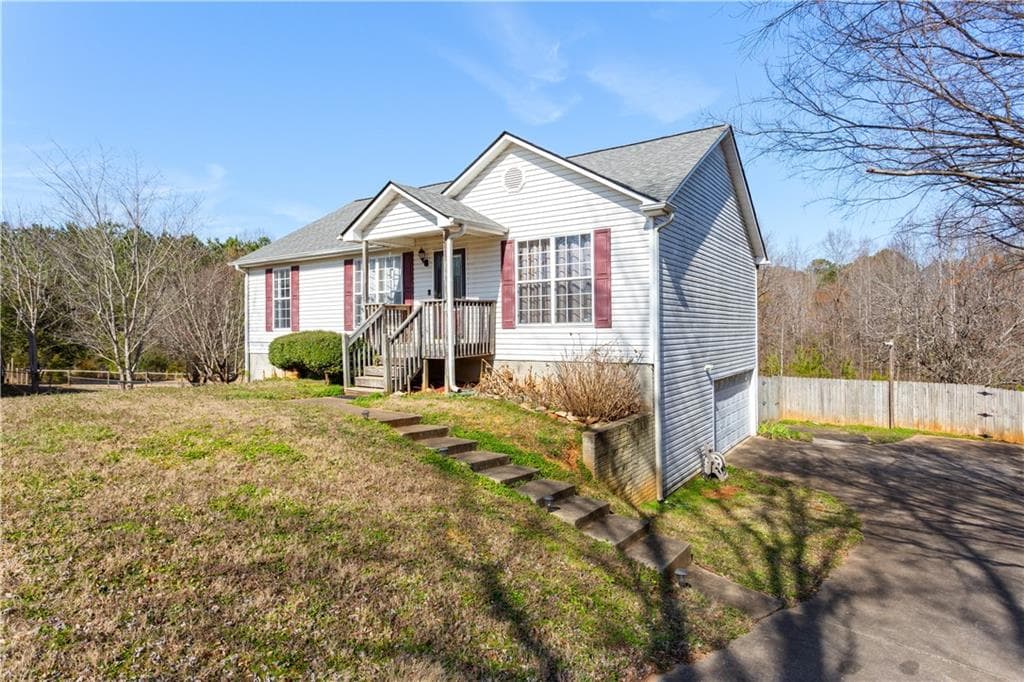 5 bedroom, 3 bathroom, 1,320 sq ft single family residence for sale at 1123 Patriot Circle, Mcdonough, GA 30252 — photo 2