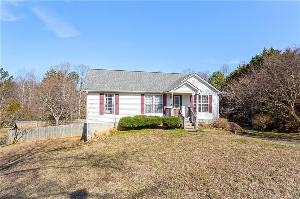 5 bedroom, 3 bathroom, 1,320 sq ft single family residence for sale at 1123 Patriot Circle, Mcdonough, GA 30252 — photo 3