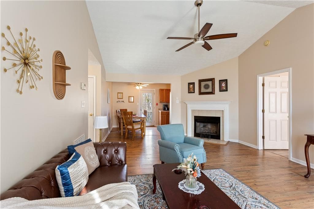 5 bedroom, 3 bathroom, 1,320 sq ft single family residence for sale at 1123 Patriot Circle, Mcdonough, GA 30252 — photo 5