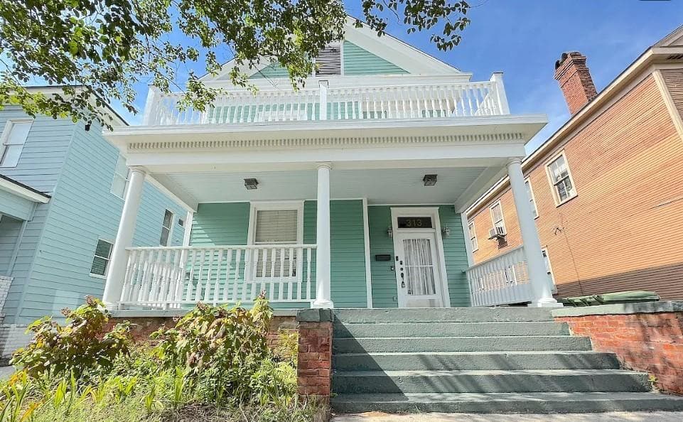 3 bedroom, 2 bathroom, 2,092 sq ft single family residence for sale at 313 W 33rd Street, Savannah, GA 31401