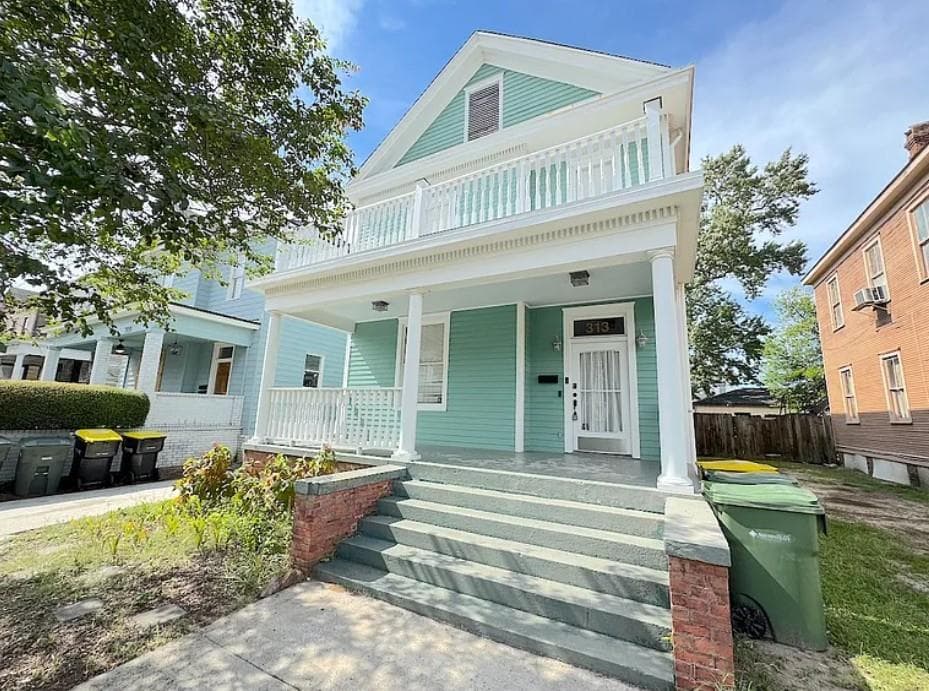 3 bedroom, 2 bathroom, 2,092 sq ft single family residence for sale at 313 W 33rd Street, Savannah, GA 31401 — photo 2