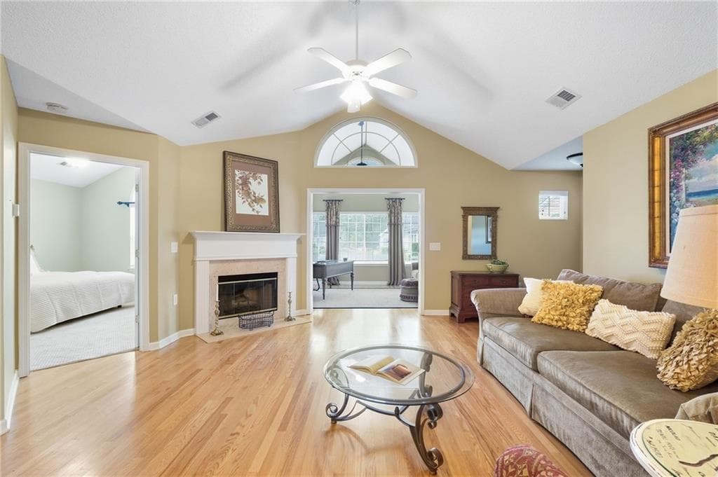 2 bedroom, 2 bathroom, 1,550 sq ft condominium for sale at 1402 Sweet Apple Circle, Alpharetta, GA 30004 — photo 6