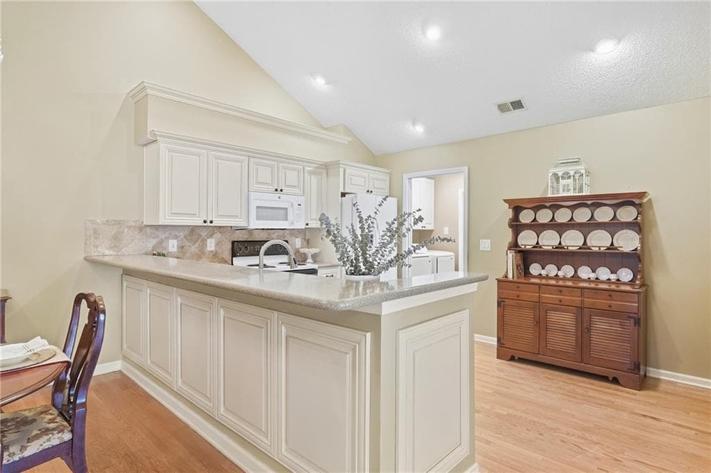 2 bedroom, 2 bathroom, 1,550 sq ft condominium for sale at 1402 Sweet Apple Circle, Alpharetta, GA 30004 — photo 9