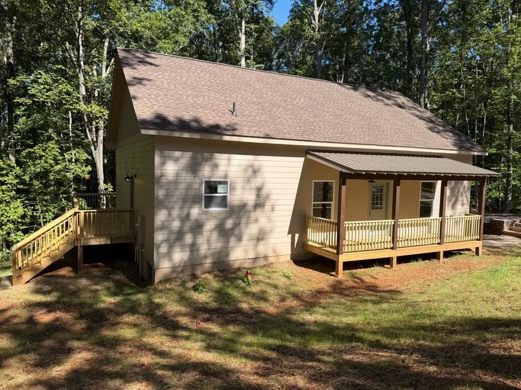3 bedroom, 2 bathroom, 1,320 sq ft single family residence for sale at 604 Trump Court, Carrollton, GA 30116 — photo 2