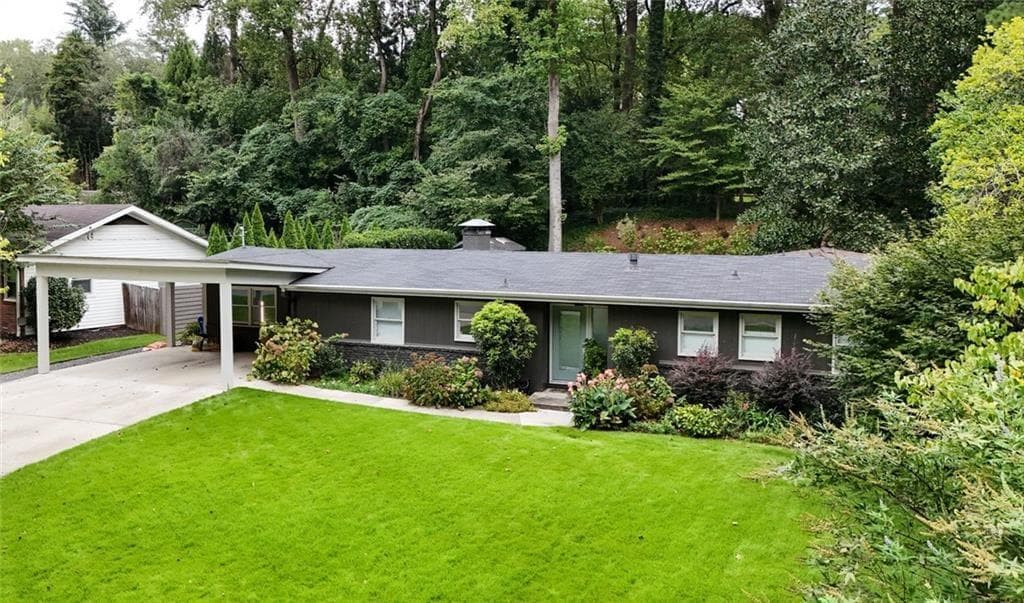 3 bedroom, 3 bathroom, 2,575 sq ft single family residence under contract at 1423 Brook Valley Lane, Brookhaven, GA 30324 — photo 4
