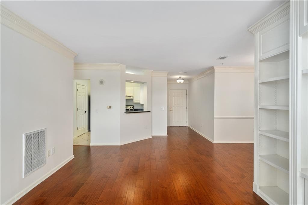 2 bedroom, 2 bathroom, 1,386 sq ft condominium for rent at 3334 Peachtree Road 209, Atlanta, GA 30326 for $2,800 a month — photo 10