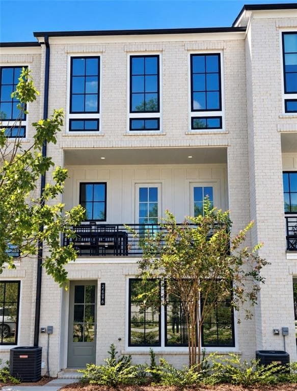 3 bedroom, 3 bathroom townhouse for sale at 2696 Mackintosh Court 34, Brookhaven, GA 30319