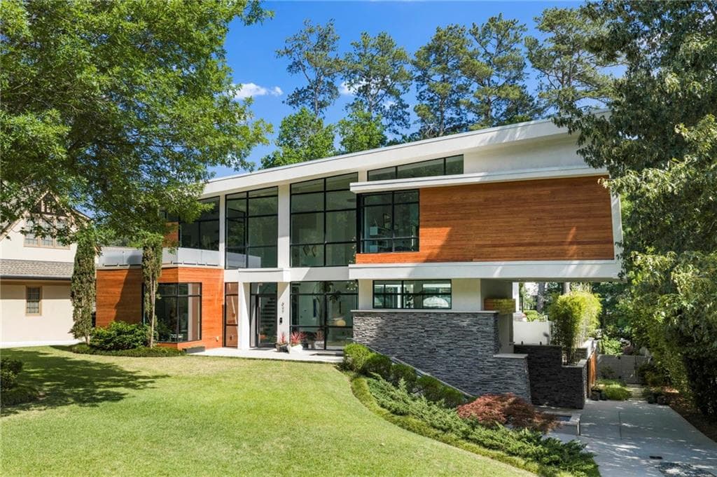 6 bedroom, 5 bathroom, 6,535 sq ft single family residence for sale at 937 Berkshire Road, Atlanta, GA 30324 — photo 2