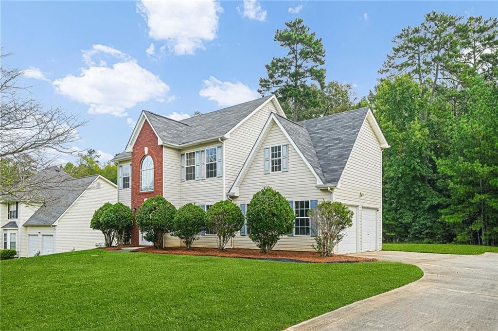 4 bedroom, 3 bathroom, 2,284 sq ft home for sale at 9426 Carnes Crossing Circle, Jonesboro, GA