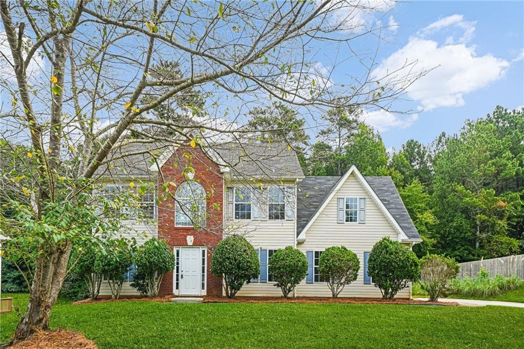 4 bedroom, 3 bathroom, 2,284 sq ft single family residence for sale at 9426 Carnes Crossing Circle, Jonesboro, GA 30236 — photo 2
