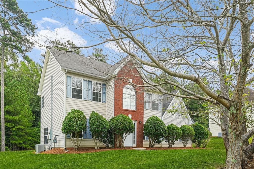 4 bedroom, 3 bathroom, 2,284 sq ft single family residence for sale at 9426 Carnes Crossing Circle, Jonesboro, GA 30236 — photo 3