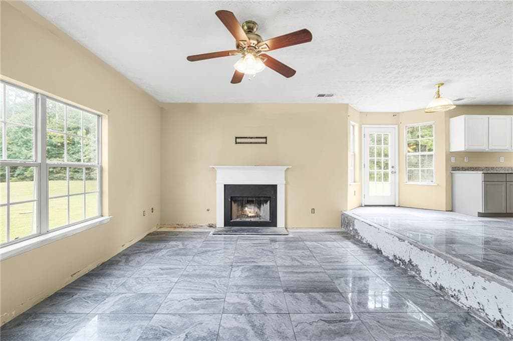 4 bedroom, 3 bathroom, 2,284 sq ft single family residence for sale at 9426 Carnes Crossing Circle, Jonesboro, GA 30236 — photo 8