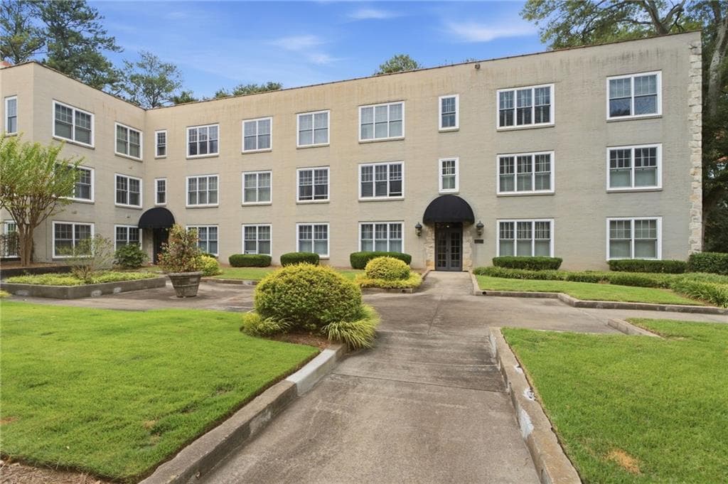 1 bedroom, 1 bathroom, 756 sq ft condominium for sale at 30 Collier Road 9, Atlanta, GA 30309