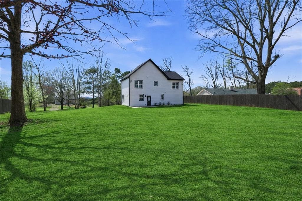 3 bedroom, 3 bathroom, 2,002 sq ft single family residence for sale at 350 Tidwell Circle, Alpharetta, GA 30004 — photo 4