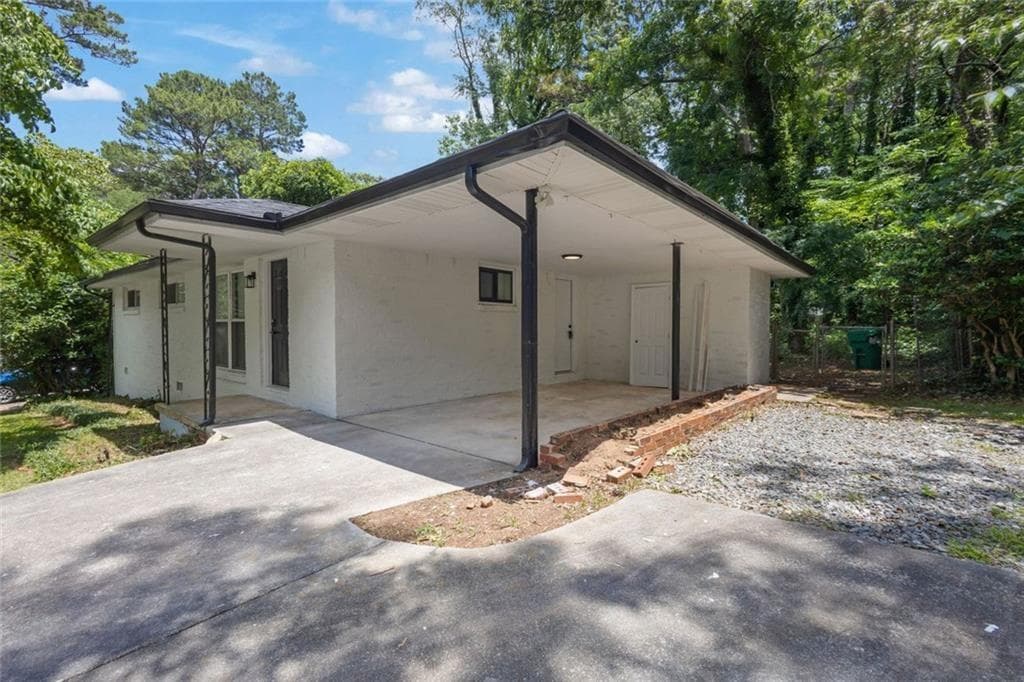 3 bedroom, 2 bathroom, 1,118 sq ft single family residence for sale at 1380 Dennis Drive, Decatur, GA 30032 — photo 6