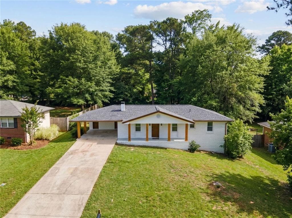 3 bedroom, 2 bathroom, 1,982 sq ft single family residence for sale at 501 Pineview Drive, Smyrna, GA 30082 — photo 3