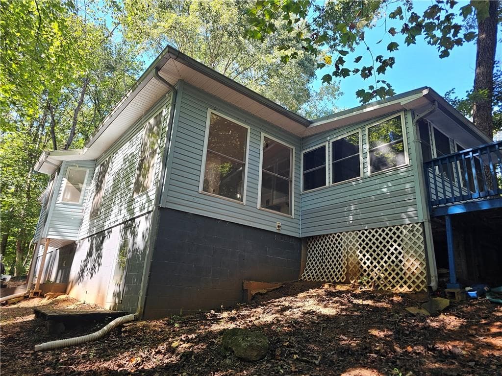 3 bedroom, 2 bathroom, 2,033 sq ft single family residence for sale at 290 Emerald Drive, Clarkesville, GA 30523 — photo 6