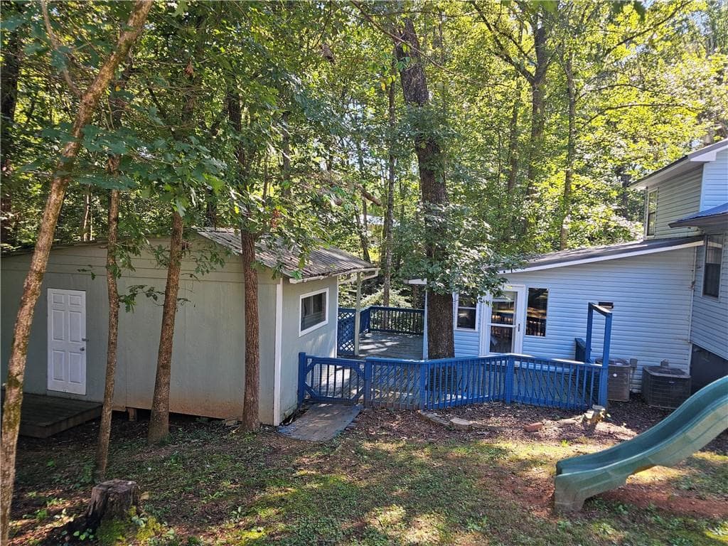 3 bedroom, 2 bathroom, 2,033 sq ft single family residence for sale at 290 Emerald Drive, Clarkesville, GA 30523 — photo 10