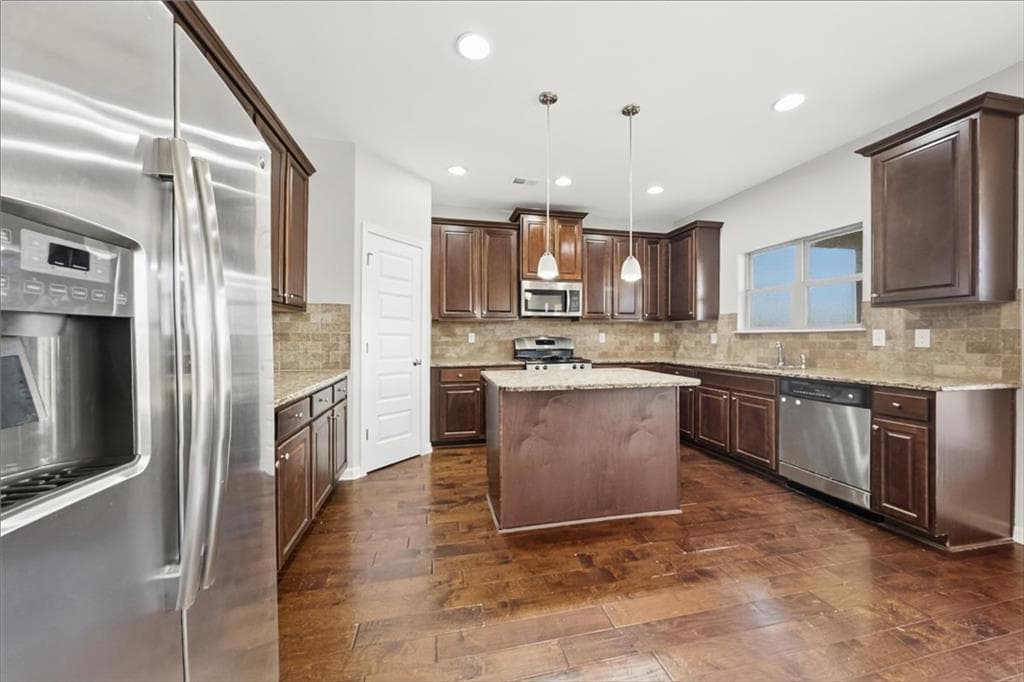 5 bedroom, 4 bathroom, 3,198 sq ft single family residence for sale at 12191 Centerra Drive, Hampton, GA 30228 — photo 8