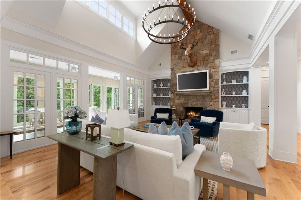 5 bedroom, 6 bathroom, 6,700 sq ft single family residence for sale at 8190 Bennett Lane, Gainesville, GA 30506 — photo 5