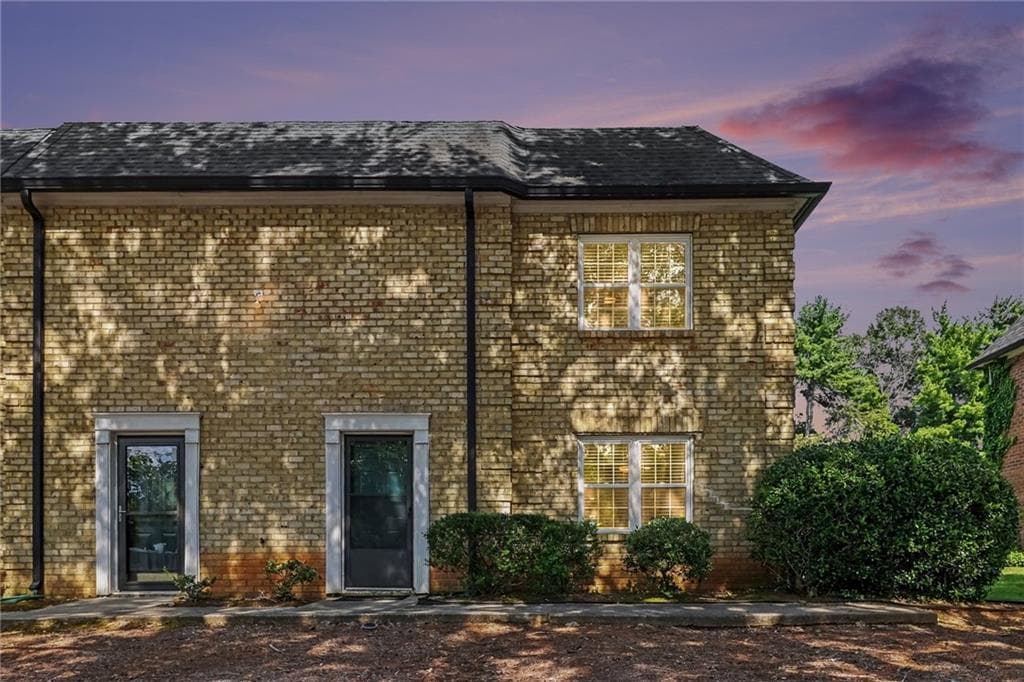 3 bedroom, 3 bathroom, 1,564 sq ft condominium under contract at 280 Winding River Road F, Sandy Springs, GA 30350