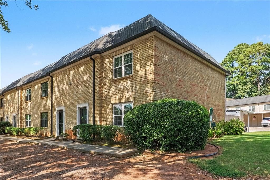 3 bedroom, 3 bathroom, 1,564 sq ft condominium under contract at 280 Winding River Road F, Sandy Springs, GA 30350 — photo 3