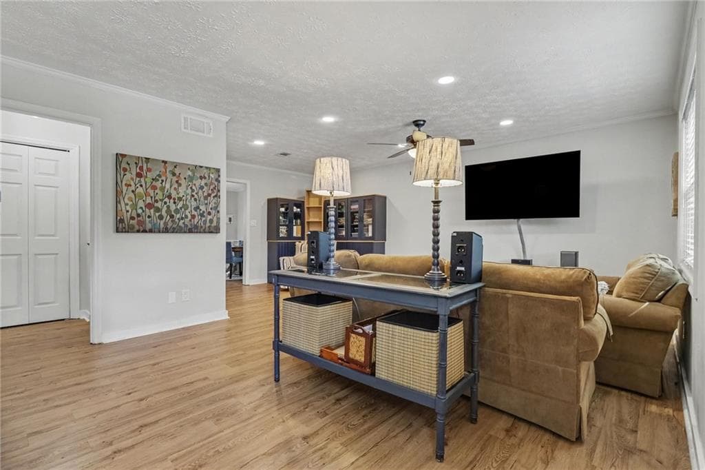 3 bedroom, 3 bathroom, 1,564 sq ft condominium under contract at 280 Winding River Road F, Sandy Springs, GA 30350 — photo 4