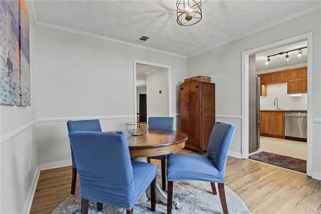 3 bedroom, 3 bathroom, 1,564 sq ft condominium under contract at 280 Winding River Road F, Sandy Springs, GA 30350 — photo 8